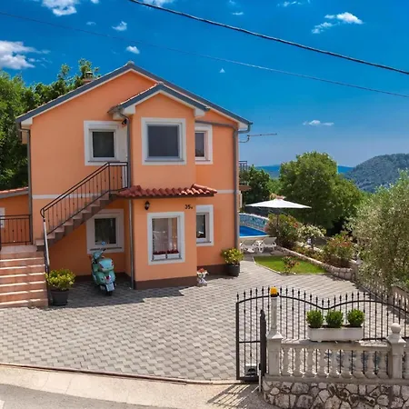 Haus Veronika 펜션 크리크베니카